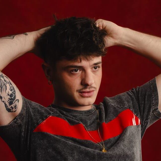 Sanremo 2025. Trenta big e tanti hitmaker: tutto il cast, nome per nome 24 Classifiche Olly