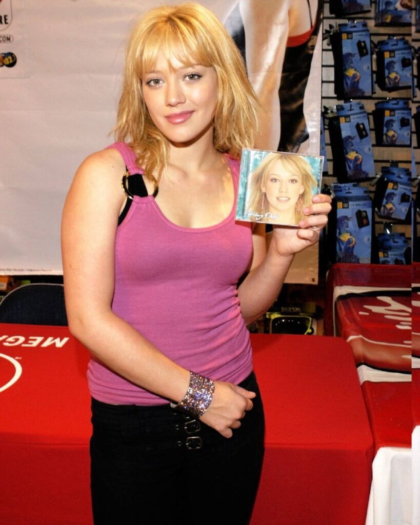 Hilary Duff, due decenni da "Metamorphosis", l'album pop che definì un'era 2 photo 5870453960253491648 y