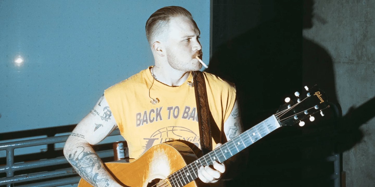 Zach Bryan apre un nuovo corso discografico con il singolo "Plastic Cigarette", in arrivo in Italia