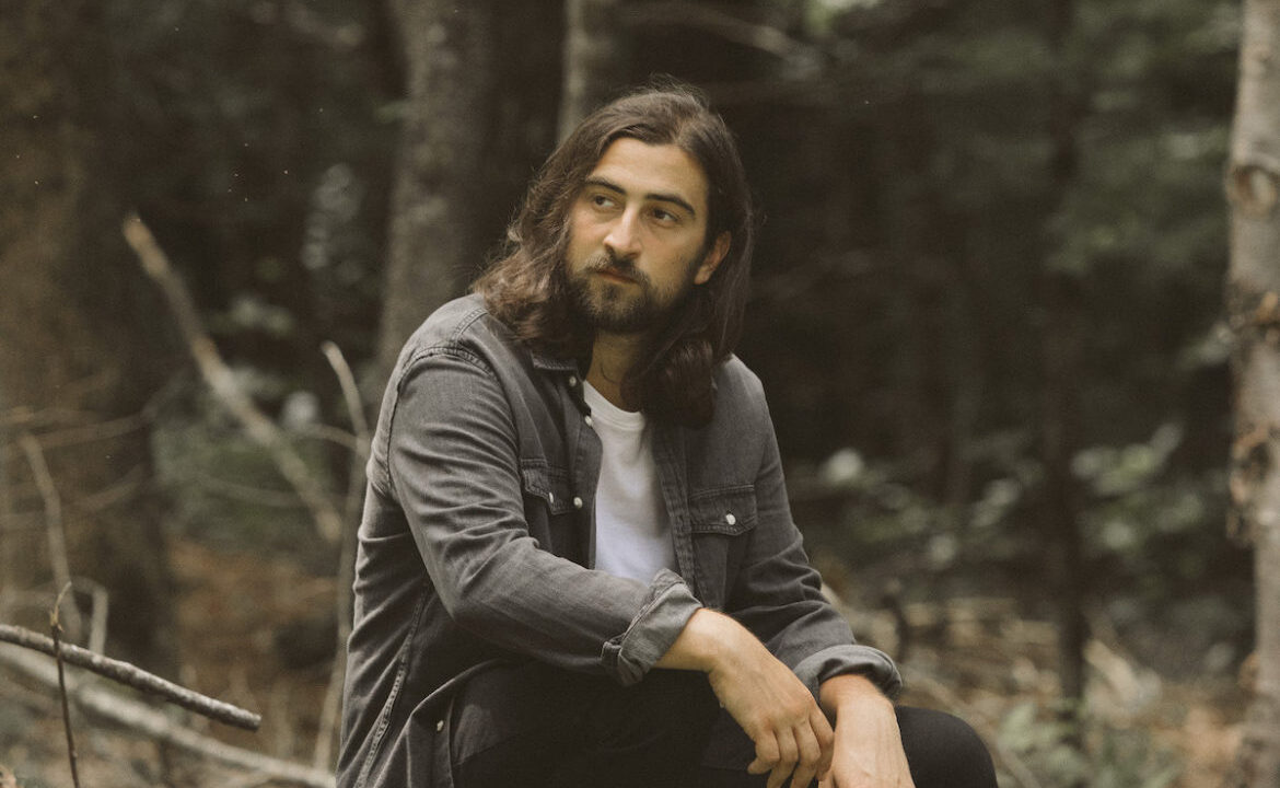 Noah Kahan apre un nuovo capitolo con “The Great Divide”: ritorno discografico e racconto della distanza