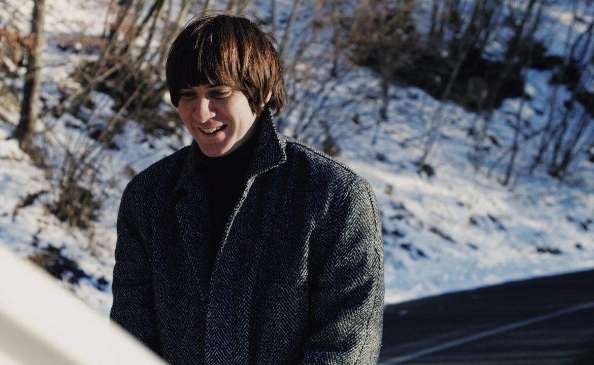 Matteo Alieno presenta "Spalle", una ballad sull’amore che protegge e resta